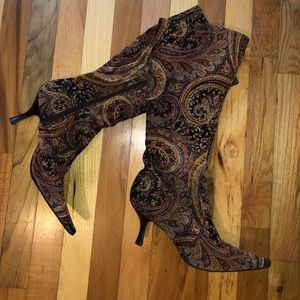 Beautiful Mid-Calf Boots